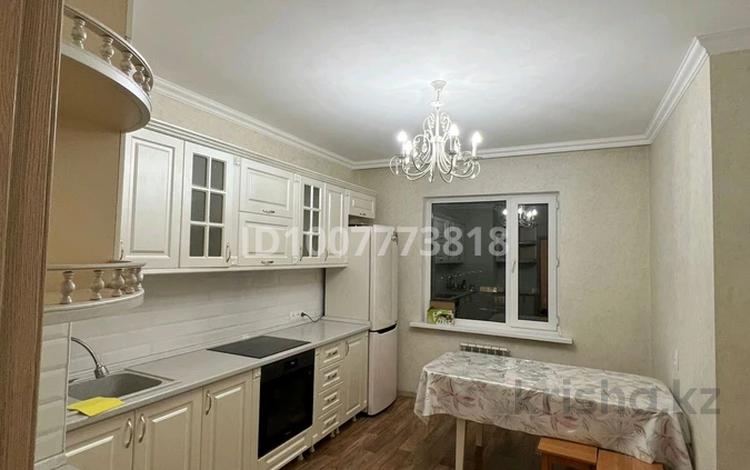 2-комнатная квартира · 65 м² · 14/16 этаж, мкр Юго-Восток, Шахтёров 60 за 230 000 ₸ в Караганде, Казыбек би р-н — фото 2