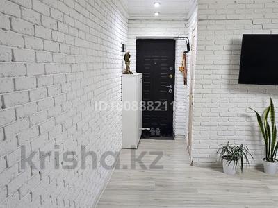 3-комнатная квартира · 56 м² · 4/5 этаж, Майкудук, 12й микрорайон 1 за 14.5 млн 〒 в Караганде, Алихана Бокейханова р-н