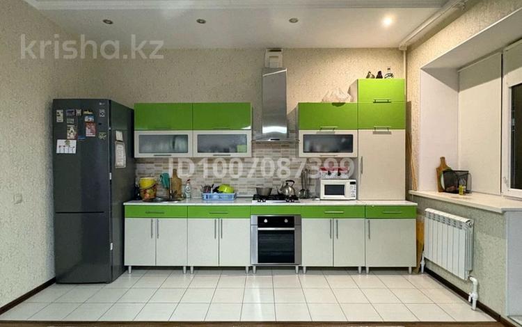 3-комнатная квартира · 94.6 м² · 4/5 этаж, мкр. Алтын орда, Пр Алия Молдагулова 64 к 1 за 32.5 млн ₸ в Актобе — фото 2