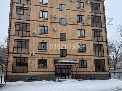 2-комнатная квартира · 77.5 м² · 5/5 этаж, Назарбаева 242/1 за 36 млн ₸ в Уральске