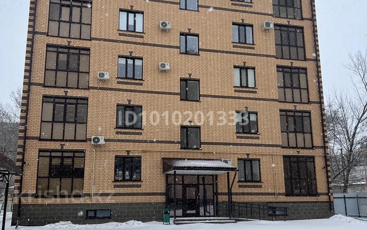 2-комнатная квартира · 77.5 м² · 5/5 этаж, Назарбаева 242/1 за 36 млн ₸ в Уральске — фото 2