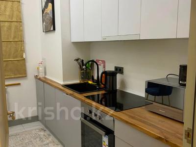 2-бөлмелі пәтер · 72 м² · 10/14 қабат, Самал-3 ш/а. 15, бағасы: 85 млн ₸ в Алматы, Медеуский р-н