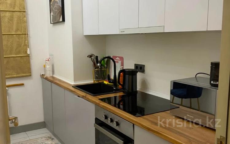 2-бөлмелі пәтер · 72 м² · 10/14 қабат, Самал-3 ш/а. 15, бағасы: 85 млн ₸ в Алматы, Медеуский р-н — фото 6