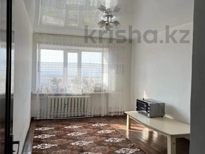 2-комнатная квартира, 50 м², 5/5 этаж, Майкудук, 15й микрорайон за 8.9 млн 〒 в Караганде, Алихана Бокейханова р-н