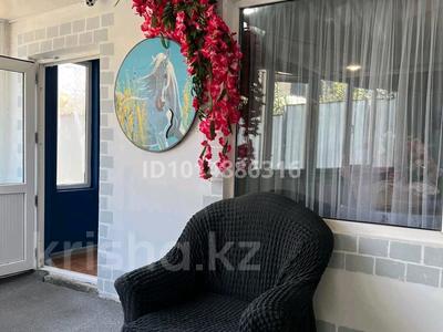 4 комнаты · 250 м² · 1/1 этаж, Достык — Достык - Абая за 79 500 ₸ в Алматы, Медеуский р-н