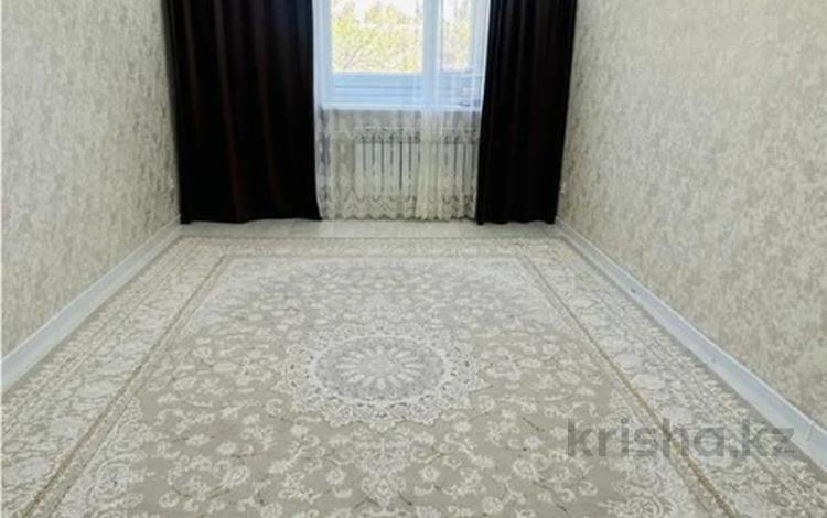 3-комнатная квартира · 62 м² · 4/5 этаж, мкр Юго-Восток, Республики — Средняя школа №15, Средняя школа №27, Школа-лицей №57 им. С. Саттарова, Ясли-сад №41 "Гүлдер" за 23.5 млн ₸ в Караганде, Казыбек би р-н — фото 2