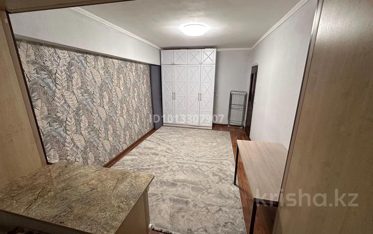 2-бөлмелі пәтер · 38 м² · 4/5 қабат, мкр Тастак-2, Райымбек 206а — Ауезва Райымбек, бағасы: 33 млн ₸ в Алматы, Алмалинский р-н — фото 2