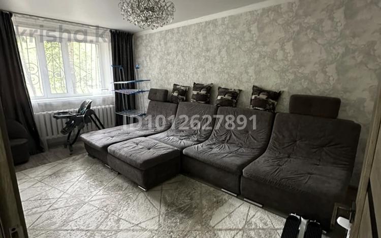 3-комнатная квартира · 62 м² · 1/5 этаж, Майкудук, 13й микрорайон 25 за 11 млн ₸ в Караганде, Алихана Бокейханова р-н — фото 2