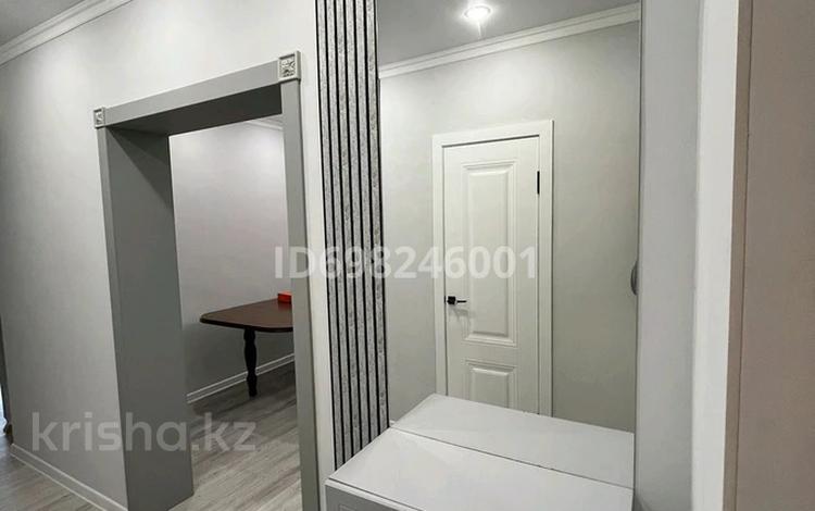 4-комнатная квартира, 80 м², 2/10 этаж, Толе би 98