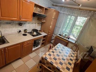 2-бөлмелі пәтер, 52 м², 2/5 қабат, мкр Алмагуль, Жарокова, бағасы: 38 млн 〒 в Алматы, Бостандыкский р-н