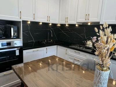 3-комнатная квартира · 83 м² · 2/5 этаж, мкр Алмагуль, Утепова 8 за 74 млн 〒 в Алматы, Бостандыкский р-н