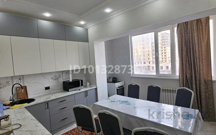 4-комнатная квартира · 135 м² · 3/7 этаж, 19-й мкр 45 за 25 000 ₸ в Актау — фото 2
