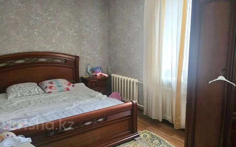 3-комнатная квартира, 65 м², 2/5 этаж помесячно, Сейфуллина 69/2