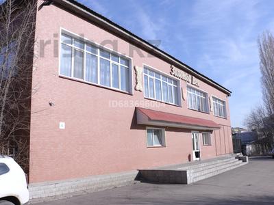 Продажа коммерческой недвижимости в Восточно-Казахстанской обл.: Свободное назначение, офисы, магазины и бутики, общепит • 758.8 м² за 235 млн 〒 Свободное назначение, офисы, магазины и бутики, общепит • 758.8 м² за 235 млн 〒 в Усть-Каменогорске, Ульбинский