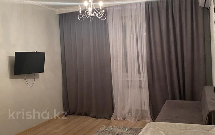 2-бөлмелі пәтер, 50 м², 6/12 қабат тәулігіне, Бальзака 8 — Маркова Альфараби, бағасы: 18 000 〒 в Алматы, Бостандыкский р-н — фото 2