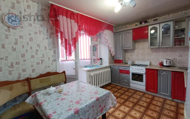 2-комнатная квартира · 74 м² · 1/5 этаж, ул. Ж.Кизатова — ВВУ