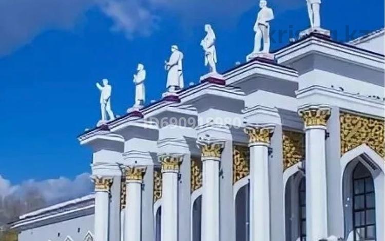 Свободное назначение, офисы, магазины и бутики, салоны красоты, бани, гостиницы и зоны отдыха, фитнес и спорт, медцентры и аптеки, образование, развлечения, конференц-залы, кабинеты и рабочие места, студии · 180 м² за ~ 2.3 млн 〒 в Караганде, Казыбек би р-н — фото 25