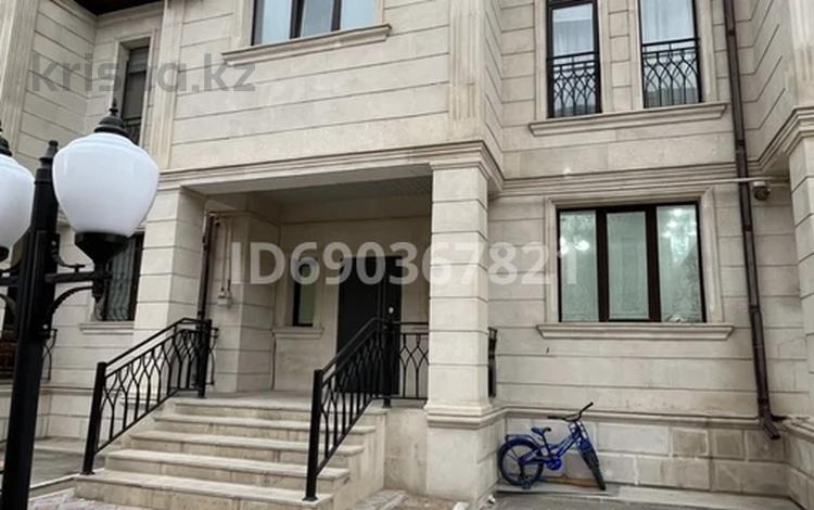 Отдельный дом · 6 комнат · 300 м² · 3 сот., 29а мкр, 29 мкр 134 — Возле дома ажар за 77 млн 〒 в Актау — фото 2