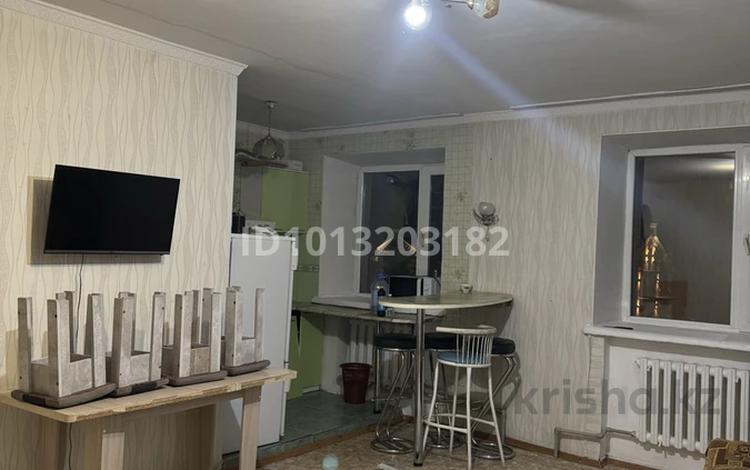 3-комнатная квартира · 60 м² · 5/5 этаж, Абая 67 — Спереди есть стамотологич Zhan Dent, рядом находиться кафе Umay, и Pana Unique за 230 000 ₸ в Семее, Красный Кордон — фото 2