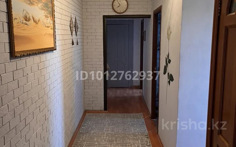3-комнатная квартира · 71.44 м² · 8/9 этаж, 10 микрорайон 4 за 19 млн ₸ в Аксае — фото 2