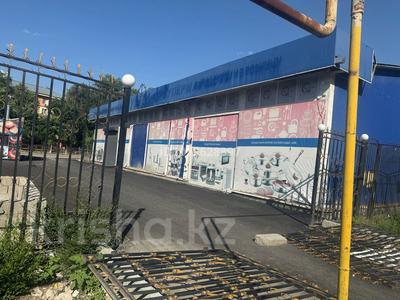 Свободное назначение, магазины и бутики, склады, азс, автосервисы и автомойки, общепит, салоны красоты, сельское хозяйство, фитнес и спорт, медцентры и аптеки, образование, развлечения, конференц-залы, кабинеты и рабочие места, студии · 620 м² за 2 000 ₸ в Таразе