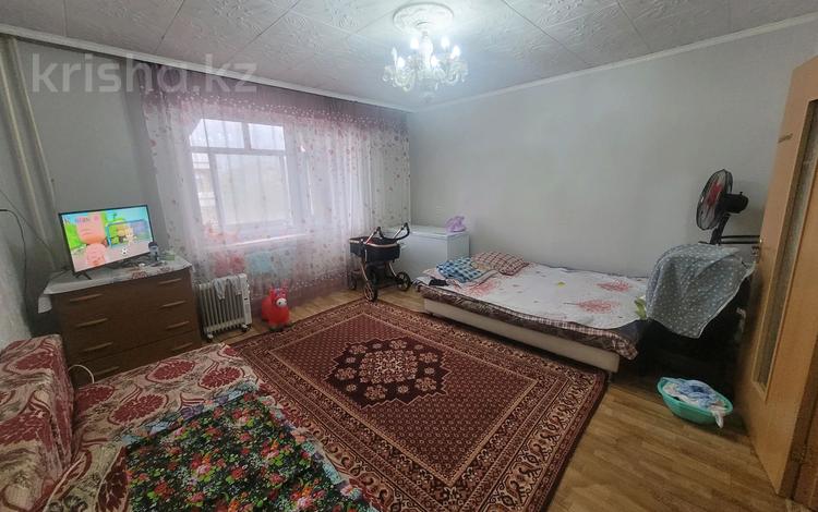 1-комнатная квартира, 40 м², 3/9 этаж, Рыскулова 1а за 11.5 млн 〒 в Семее — фото 2