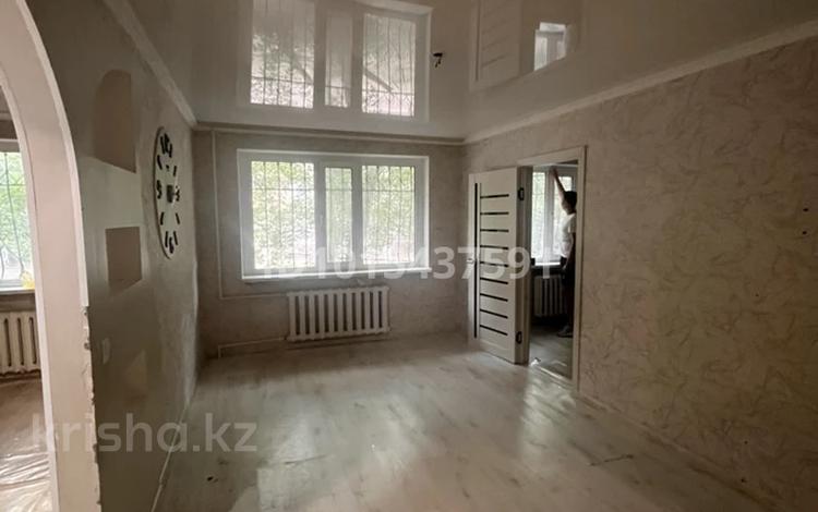 2-бөлмелі пәтер · 46 м² · 1/5 қабат, 12-шағынаудан 19, бағасы: 125 000 ₸ в Караганде, Алихана Бокейханова р-н — фото 2