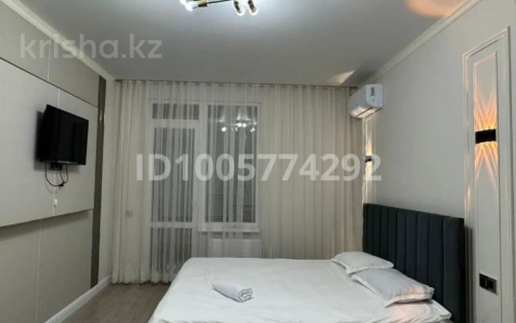 1-комнатная квартира · 56 м² · 5/12 этаж, мкр Нурсат 29/2 — Шаяхметова. Еримбетова Акимат, Выстовочный центр, Nurgazy Clinic, Экомед, Түркістан сарайы, Рахима плаза за 12 999 ₸ в Шымкенте, Каратауский р-н — фото 3