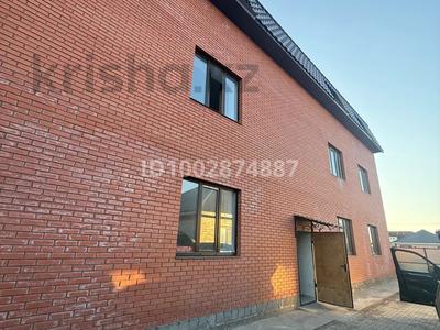 3-комнатная квартира · 87 м² · 1/3 этаж, мкр Строитель, Юга-восток — Плодоовощной. Сзади гипермаркет Дина за 18 млн 〒 в Уральске