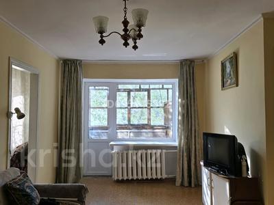 3-комнатная квартира · 55 м² · 2/5 этаж, Первомайская — Small, УГД налоговая, Топографический колледж за 19 млн 〒 в Семее