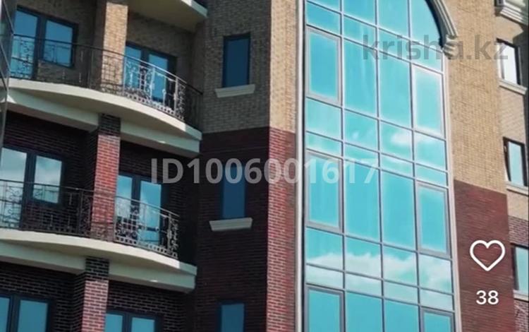 4-бөлмелі пәтер · 112.41 м² · 10/12 қабат, Азаттык 72-а, бағасы: 46 млн ₸ в Атырау — фото 3