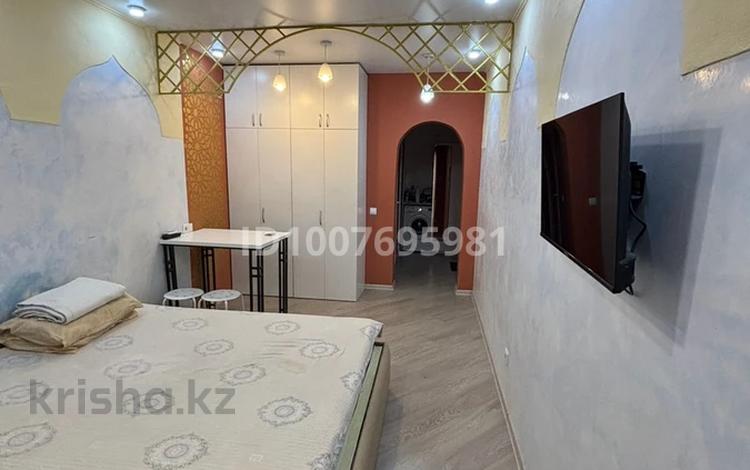 1-комнатная квартира · 25 м² · 6/12 этаж, Жамбыла — Ади Шарипова и Шевченко за 220 000 〒 в Алматы, Алмалинский р-н — фото 2