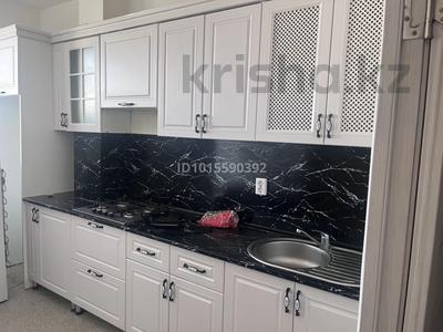 2-бөлмелі пәтер · 60 м² · 4/5 қабат, Улы Дала ш/а. 1027 — 64мектеп балабақша үйдің жанында остановка бар, бағасы: 100 000 ₸ в Таразе, мкр Улы Дала