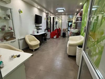 Сұлулық салондары · 39.6 м², бағасы: 25.5 млн ₸ в Караганде, Казыбек би р-н