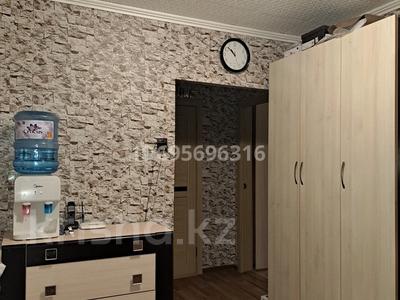 3-комнатная квартира · 64 м² · 1/10 этаж, мкр Юго-Восток, Микрорайон Гульдер-1 4 — Рядом находится супермаркет «норма», школа #23, школа-лицей #101, детский сад «малинка», детский сад «лесок», поликлиника «jusan med», клиника «Orhun Medical» за 22 млн 〒 в Караганде, Казыбек би р-н