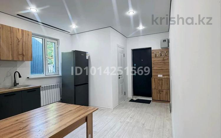 1-комнатная квартира · 30 м² · 1/1 этаж, 5 дача — Возле мечети Шакарим за 180 000 ₸ в Семее — фото 2