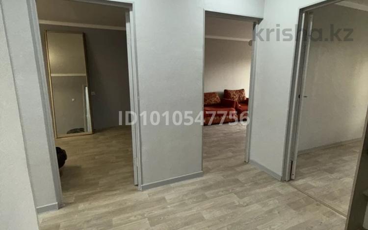 3-бөлмелі пәтер · 64 м² · 2/5 қабат, мкр Строитель 16, бағасы: 20.5 млн ₸ в Уральске — фото 2