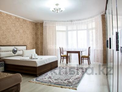 1-комнатная квартира, 50 м², 2/9 этаж посуточно, Тайманова 58 за 12 000 〒 в Атырау