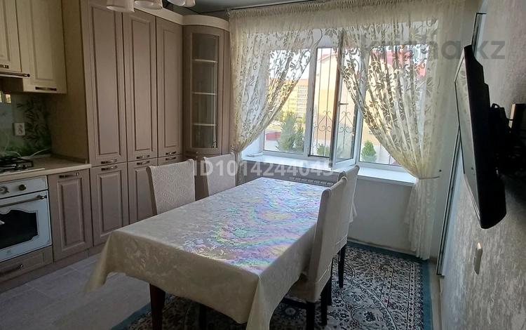 3-комнатная квартира · 80 м² · 3/5 этаж, мкр. Алтын орда, проспект Тауелсиздик 22/1 за 250 000 ₸ в Актобе — фото 2