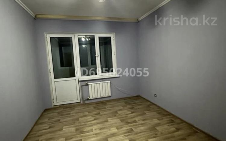 2-комнатная квартира, 65 м², 3/6 этаж помесячно, мкр Кокжиек 62