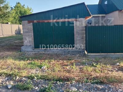 Отдельный дом · 4 комнаты · 110 м² · 10 сот., Школьная 1/1 за 22 млн 〒 в Усть-Каменогорске, Меновное