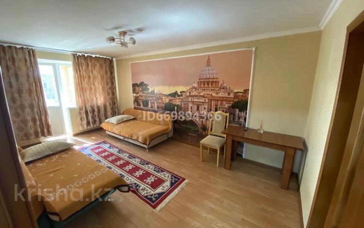 2-комнатная квартира, 49 м², 2/3 этаж посуточно, Ахметова за 25 000 〒 в Алматы, Турксибский р-н — фото 2