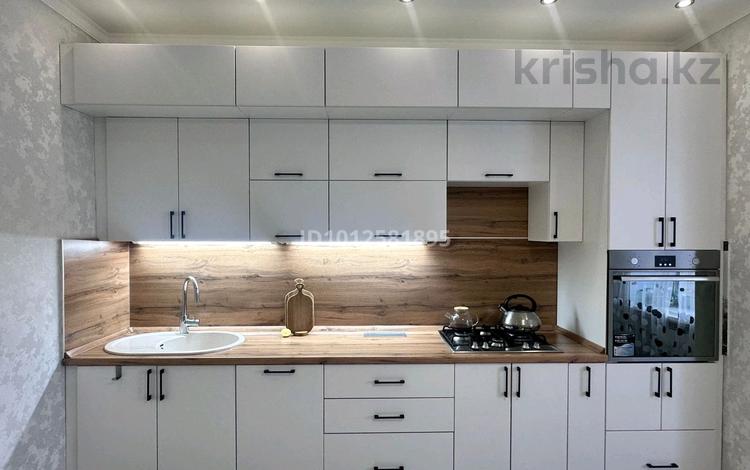 3-комнатная квартира · 89.6 м² · 10/10 этаж, мкр. Алтын орда 7А за 33 млн ₸ в Актобе — фото 2
