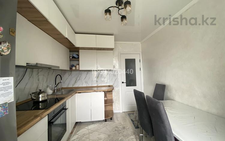 3-комнатная квартира · 60 м² · 6/9 этаж, мкр Юго-Восток, Гапеева 3/2 за 24.5 млн ₸ в Караганде, Казыбек би р-н — фото 2