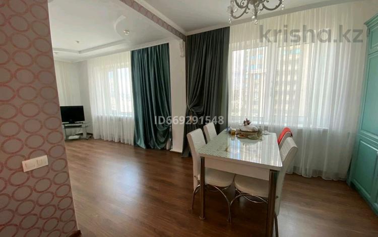 2-бөлмелі пәтер · 74.5 м² · 10/18 қабат, Комсомольский ш/а., Кабанбай батыра 11, бағасы: 300 000 ₸ в Астане, Есильский р-н — фото 2