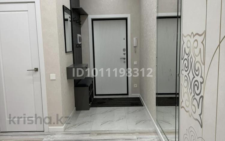 3-комнатная квартира · 103 м² · 3/16 этаж, Ракымжан Кошкарбаев 54 — Кошкарбаева / Жумабаева за 70.5 млн 〒 в Астане, Сарайшык р-н — фото 2