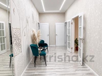 3-бөлмелі пәтер · 103 м² · 3/16 қабат, Ракымжан Кошкарбаев 54 — Кошкарбаева / Жумабаева, бағасы: 69.5 млн ₸ в Астане, Сарайшык р-н