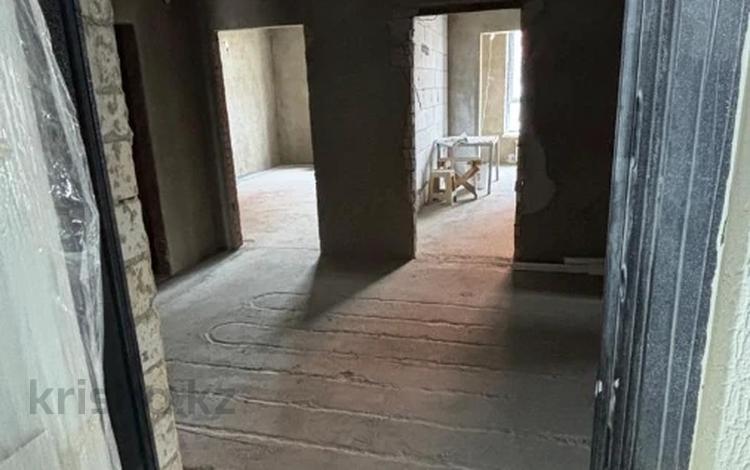 4-комнатная квартира · 163.3 м² · 2/6 этаж, мкр. Алтын орда, проспект Тауелсиздик за 55 млн ₸ в Актобе — фото 2