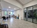 Еркін, кеңселер, дүкендер мен бутиктер, қоймалар, сұлулық салондары, фитнес және спорт, медорталықтар мен дәріханалар, білім орталықтары, ойын-сауық, конференц-залдар, кабинеттер және жұмыс орындары, студиялар · 117 м², бағасы: ~ 1.2 млн ₸ в Алматы, Бостандыкский р-н — фото 3