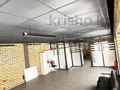 Кеңселер, қоймалар · 400 м², бағасы: 1.6 млн ₸ в Атырау, мкр Жеруйык